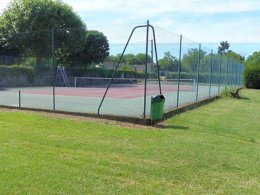 Camping Pas Cher vous présente avec son site Officiel campingpascher.fr, le Camping Canal De Berry, situé sur la commune de Saint Amand Montrond dans le département Cher (Centre Val De Loire) en France. Le camping Canal De Berry, vous présente un hébergement de type lodge de 5 m² pour 2 personnes. Le camping Canal De Berry vous propose du lundi 06 avril au lundi 13 avril 2026, en promotion à -15% pour 7 nuits à 148,75 € au lieu de 175,0 € soit une Économie de 26,25 €. Cette location propose 172 dates différentes pour réserver votre séjour. Découvrez également les 7 autres gammes d'hébergements du camping. Les Avis clients pour le Camping Canal De Berry sont excellents avec une note moyenne de 9 sur 10. LacRivièreÉtang, Piscine couverte, Piscine extérieure, Aire de jeux enfants, Baby-foot, Centre équestre, Court de tennis, Cyclisme, Ping-pong, Pétanque, Randonnée, Terrain de football, Terrain de volley-ball,... En savoir plus : cliquez-ICI.