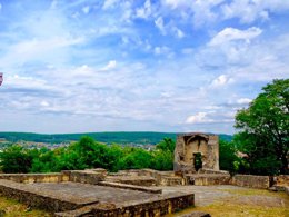 Camping Pas Cher vous présente avec son site Officiel campingpascher.fr, le Camping Canal De Berry, situé sur la commune de Saint Amand Montrond dans le département Cher (Centre Val De Loire) en France. Le camping Canal De Berry, vous présente un hébergement de type mobil-home de 30 m² pour 4 personnes. Le camping Canal De Berry vous propose du vendredi 03 avril au vendredi 10 avril 2026, en promotion à -14% pour 7 nuits à 410,55 € au lieu de 483,0 € soit une Économie de 72,45 €. Cette location propose 175 dates différentes pour réserver votre séjour. Découvrez également les 7 autres gammes d'hébergements du camping. Les Avis clients pour le Camping Canal De Berry sont excellents avec une note moyenne de 9 sur 10. LacRivièreÉtang, Piscine couverte, Piscine extérieure, Aire de jeux enfants, Baby-foot, Centre équestre, Court de tennis, Cyclisme, Ping-pong, Pétanque, Randonnée, Terrain de football, Terrain de volley-ball,... En savoir plus : cliquez-ICI.