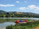 Camping Pas Cher vous présente avec son site Officiel campingpascher.fr, le Camping Flower Lac De Saint-Point Lamartine En Bourgogne classé 4 étoiles, situé sur la commune de Saint Point dans le département Saône-et-loire (Bourgogne) en France. Le camping Flower Lac De Saint-Point Lamartine En Bourgogne, vous présente un hébergement de type lodge de 34 m² pour 1 personne. Le camping Flower Lac De Saint-Point Lamartine En Bourgogne vous propose du vendredi 04 septembre au vendredi 11 septembre 2026 pour 7 nuits à 441€. Cette location propose 22 dates différentes pour réserver votre séjour. Découvrez également les 8 autres gammes d'hébergements du camping. Animations familiales, Aire de jeux enfants, Baby-foot, Ping-pong, Pédalo, Pétanque, Terrain de basketball, Trampoline, Dépôt de pain, Snack/Bar,... En savoir plus : cliquez-ICI.