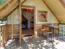Cliquez pour découvrir toutes les photos de l'HÉBERGEMENT ! tente en toile et bois - camping Flower Lac De Saint-Point Lamartine En Bourgogne photo 2
