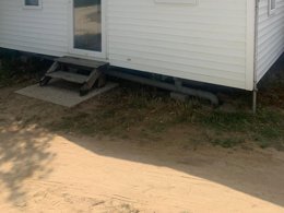 Camping Pas Cher vous présente avec son site Officiel campingpascher.fr, le Camping Le Pont D'yeu classé 3 étoiles, situé sur la commune de Notre Dame De Monts dans le département Vendée (Pays De La Loire) en France. Le camping Le Pont D'yeu, vous présente un hébergement de type mobil-home. Le camping Le Pont D'yeu vous propose du mercredi 01 avril au mercredi 08 avril 2026 pour 7 nuits à 303.6€. Cette location propose 176 dates différentes pour réserver votre séjour. Découvrez également les 8 autres gammes d'hébergements du camping. Les Avis clients pour le Camping Le Pont D'yeu sont excellents avec une note moyenne de 8 sur 10. Piscine couverte, Animations familiales, Aire de jeux enfants, Canoë-kayak, Court de tennis, Paddle, Ping-pong, Pétanque, Randonnée, Voile, Bar, Dépôt de pain, Restaurant,... En savoir plus : cliquez-ICI.