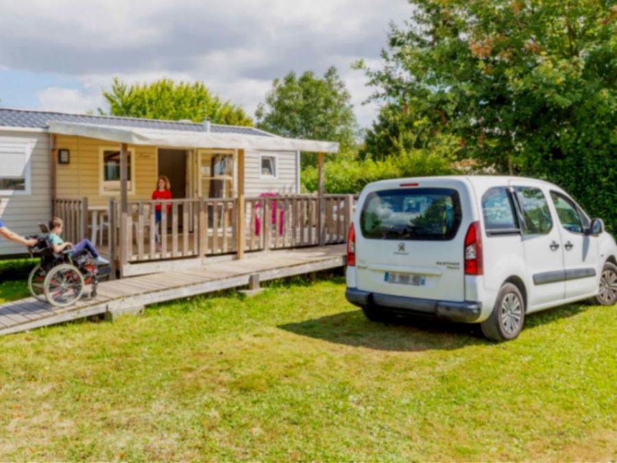 Camping Pas Cher vous présente avec son site Officiel campingpascher.fr, le Camping Paradis - De La Motte classé 4 étoiles, situé sur la commune de Vendrennes dans le département Vendée (Pays De La Loire) en France. Le camping Paradis - De La Motte, vous présente un hébergement de type mobil-home de 33 m² pour 4 personnes avec climatisation et télévision. Le camping Paradis - De La Motte vous propose du sam. 19 septembre au sam. 26 septembre 2026, en promotion à -19% pour 7 nuits à 289 € au lieu de 360,0 € soit une Économie de 71 €. Cette location propose 2 dates différentes pour réserver votre séjour. Découvrez également les 20 autres gammes d'hébergements du camping. Les Avis clients pour le Camping Paradis - De La Motte sont excellents avec une note moyenne de 9 sur 10. Étang, Piscine couverte, Piscine extérieure, Animation enfants, Animations familiales, Club enfants, Aire de jeux enfants, Baby-foot, Parcours sportif, Ping-pong, Piscine, Pétanque, Terrain multisports, Trampoline, Bar, Brasserie, Dépôt de pain, Plats à emporter, Snack/Bar,... En savoir plus : cliquez-ICI.