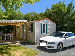 Camping Pas Cher vous présente avec son site Officiel campingpascher.fr, le Camping Paradis - De La Motte classé 4 étoiles, situé sur la commune de Vendrennes dans le département Vendée (Pays De La Loire) en France. Le camping Paradis - De La Motte, vous présente un hébergement de type mobil-home de 18 m² pour 2 personnes et télévision. Le camping Paradis - De La Motte vous propose du sam. 25 avril au sam. 02 mai 2026, en promotion à -20% pour 7 nuits à 219 € au lieu de 275,0 € soit une Économie de 56 €. Cette location propose 18 dates différentes pour réserver votre séjour. Découvrez également les 20 autres gammes d'hébergements du camping. Les Avis clients pour le Camping Paradis - De La Motte sont excellents avec une note moyenne de 8 sur 10. Étang, Piscine couverte, Piscine extérieure, Animation enfants, Animations familiales, Club enfants, Aire de jeux enfants, Baby-foot, Parcours sportif, Ping-pong, Piscine, Pétanque, Terrain multisports, Trampoline, Bar, Brasserie, Dépôt de pain, Plats à emporter, Snack/Bar,... En savoir plus : cliquez-ICI.