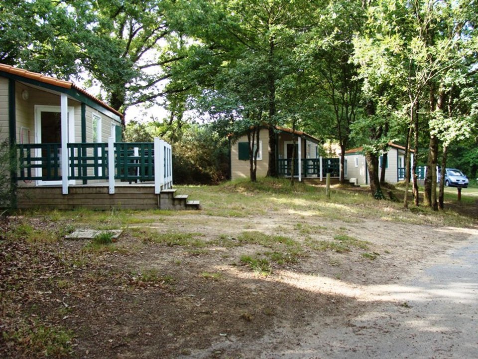Camping Pas Cher vous présente avec son site Officiel campingpascher.fr, le Établissement Municipal La Petite Boulogne, situé sur la commune de Saint étienne Du Bois dans le département Vendée (Pays De La Loire) en France. L'établissement Municipal La Petite Boulogne vous propose un hébergement de type chalet de 28 m². L'établissement vous propose 2 autres types d'hébergements. Découvrez tous nos séjours à petits prix dans la commune et aux alentours de Saint étienne Du Bois du département : Vendée (Pays De La Loire).... En savoir plus : cliquez-ICI.