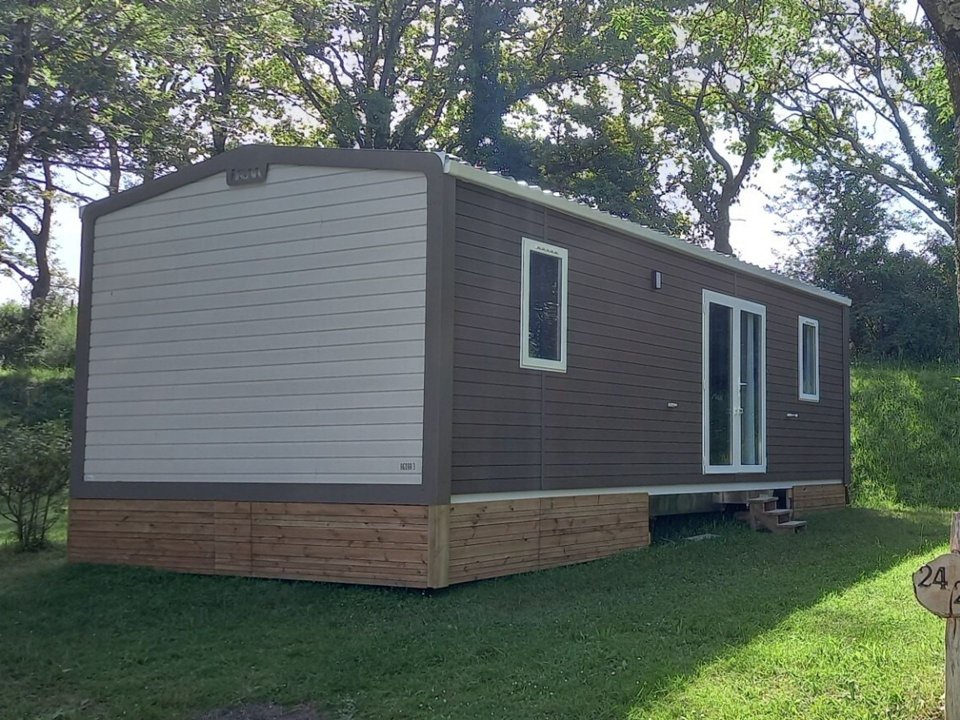 Camping Pas Cher vous présente avec son site Officiel campingpascher.fr, le Établissement Municipal La Petite Boulogne, situé sur la commune de Saint étienne Du Bois dans le département Vendée (Pays De La Loire) en France. L'établissement Municipal La Petite Boulogne vous propose un hébergement de type mobilhome de 28 m². L'établissement vous propose 2 autres types d'hébergements. Découvrez tous nos séjours à petits prix dans la commune et aux alentours de Saint étienne Du Bois du département : Vendée (Pays De La Loire).... En savoir plus : cliquez-ICI.