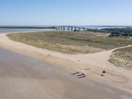 Camping Pas Cher vous présente avec son site Officiel campingpascher.fr, le Camping Sandaya La Grande Côte classé 4 étoiles, situé sur la commune de La Barre De Monts dans le département Vendée (Pays De La Loire) en France. Le camping Sandaya La Grande Côte, vous présente un hébergement de type mobil-home de 27 m² pour 5 personnes et télévision. Le camping Sandaya La Grande Côte vous propose du sam. 04 avril au sam. 11 avril 2026, en promotion à -20% pour 7 nuits à 319,20 € au lieu de 399,0 € soit une Économie de 79,80 €. Cette location propose 135 dates différentes pour réserver votre séjour. Découvrez également les 11 autres gammes d'hébergements du camping. Les Avis clients pour le Camping Sandaya La Grande Côte sont excellents avec une note moyenne de 8 sur 10. Mer, Piscine chauffée, Piscine extérieure, Animations familiales, Club ados, Club enfants, Aire de jeux enfants, Centre équestre, Paddle, Ping-pong, Plongée, Pétanque, Structure gonflable enfants, Terrain de basketball, Terrain de football, Terrain de volley-ball, Terrain multisports, Voile, kiteSurf, Bar, Dépôt de pain, Pizzeria, Plats à emporter, Snack/Bar,... En savoir plus : cliquez-ICI.