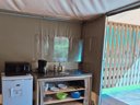 Cliquez pour découvrir toutes les photos de l'HÉBERGEMENT ! bungalow toilé - camping La Vallée De Poupet photo 7