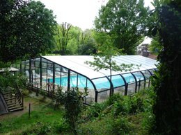 Camping Pas Cher vous présente avec son site Officiel campingpascher.fr, le Camping La Vallée De Poupet classé 3 étoiles, situé sur la commune de Saint Malo Du Bois dans le département Vendée (Pays De La Loire) en France. Le camping La Vallée De Poupet, vous présente un hébergement de type lodge de 25 m² pour 5 personnes. Le camping La Vallée De Poupet vous propose du vendredi 12 juin au vendredi 19 juin 2026 pour 7 nuits à 375€. Cette location propose 18 dates différentes pour réserver votre séjour. Découvrez également les 5 autres gammes d'hébergements du camping. Les Avis clients pour le Camping La Vallée De Poupet sont excellents avec une note moyenne de 8 sur 10. Animations familiales, Aire de jeux enfants, Ping-pong, Épicerie,... En savoir plus : cliquez-ICI.