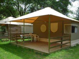 Camping Pas Cher vous présente avec son site Officiel campingpascher.fr, le Camping La Vallée De Poupet classé 3 étoiles, situé sur la commune de Saint Malo Du Bois dans le département Vendée (Pays De La Loire) en France. Le camping La Vallée De Poupet, vous présente un hébergement de type bungalow toilé de 20 m² pour 1 personne. Le camping La Vallée De Poupet vous propose du jeudi 30 avril au jeudi 07 mai 2026 pour 7 nuits à 338€. Cette location propose 76 dates différentes pour réserver votre séjour. Découvrez également les 3 autres gammes d'hébergements du camping. Les Avis clients pour le Camping La Vallée De Poupet sont excellents avec une note moyenne de 8 sur 10. Animations familiales, Aire de jeux enfants, Ping-pong, Épicerie,... En savoir plus : cliquez-ICI.