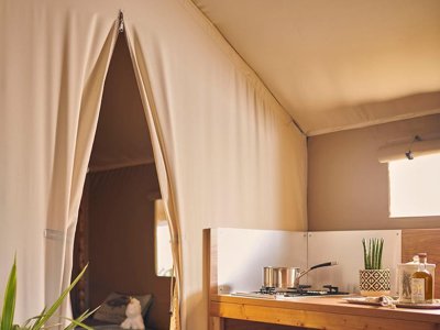 Cliquez pour découvrir toutes les photos de l'HÉBERGEMENT ! tente en toile et bois - De La Forêt photo 7