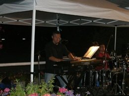 Camping Pas Cher vous présente avec son site Officiel campingpascher.fr, le Camping De La Forêt classé 3 étoiles, situé sur la commune de Levier dans le département Doubs (Franche Comté) en France. Le camping De La Forêt, vous présente un hébergement de type tente en toile et bois de 21 m² pour 5 personnes. Le camping De La Forêt vous propose du jeudi 03 septembre au jeudi 10 septembre 2026, en promotion à -15% pour 7 nuits à 238 € au lieu de 280,0 € soit une Économie de 42 €. Cette location propose 88 dates différentes pour réserver votre séjour. Découvrez également les 5 autres gammes d'hébergements du camping. Les Avis clients pour le Camping De La Forêt sont excellents avec une note moyenne de 9 sur 10. MerRivière, Piscine chauffée, Piscine extérieure, Animation enfants, Animations familiales, Aire de jeux enfants, Baby-foot, Canoë-kayak, Centre équestre, Court de tennis, Cyclisme, Golf, Ping-pong, Pétanque, Randonnée, Terrain multisports, Bar, Boulangerie, Dépôt de pain, Snack/Bar, Supermarché,... En savoir plus : cliquez-ICI.