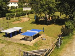Camping Pas Cher vous présente avec son site Officiel campingpascher.fr, le Camping La Rabine classé 3 étoiles, situé sur la commune de Machecoul dans le département Loire-atlantique (Pays De La Loire) en France. Le camping La Rabine, vous présente un hébergement de type bungalow toilé de 25 m² pour 5 personnes. Le camping La Rabine vous propose du sam. 30 mai au sam. 06 juin 2026 pour 7 nuits à 205€. Cette location propose 127 dates différentes pour réserver votre séjour. Découvrez également les 4 autres gammes d'hébergements du camping. Les Avis clients pour le Camping La Rabine sont excellents avec une note moyenne de 9 sur 10. Mer, Piscine couverte, Piscine extérieure, Animation enfants, Animations familiales, Aire de jeux enfants, Canoë-kayak, Centre équestre, Cyclisme, Paddle, Ping-pong, Planche à voile, Pétanque, Surf, Terrain de badminton, Terrain de volley-ball, Boulangerie, Bureau de tabac, Dépôt de pain, Plats à emporter, Restaurant, Station-service, Supermarché, Épicerie,... En savoir plus : cliquez-ICI.