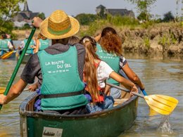 Camping Pas Cher vous présente avec son site Officiel campingpascher.fr, le Camping La Rabine classé 3 étoiles, situé sur la commune de Machecoul dans le département Loire-atlantique (Pays De La Loire) en France. Le camping La Rabine, vous présente un hébergement de type lodge de 25 m² pour 5 personnes. Le camping La Rabine vous propose du sam. 30 mai au sam. 06 juin 2026 pour 7 nuits à 225€. Cette location propose 135 dates différentes pour réserver votre séjour. Découvrez également les 4 autres gammes d'hébergements du camping. Les Avis clients pour le Camping La Rabine sont excellents avec une note moyenne de 9 sur 10. Mer, Piscine couverte, Piscine extérieure, Animation enfants, Animations familiales, Aire de jeux enfants, Canoë-kayak, Centre équestre, Cyclisme, Paddle, Ping-pong, Planche à voile, Pétanque, Surf, Terrain de badminton, Terrain de volley-ball, Boulangerie, Bureau de tabac, Dépôt de pain, Plats à emporter, Restaurant, Station-service, Supermarché, Épicerie,... En savoir plus : cliquez-ICI.