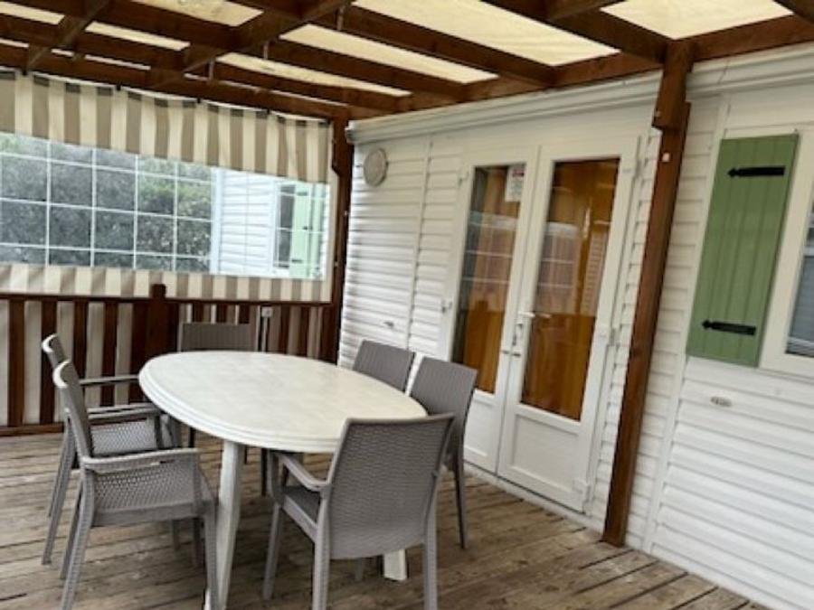 Camping Pas Cher vous présente avec son site Officiel campingpascher.fr, le Camping Domaine Du Collet classé 4 étoiles, situé sur la commune de Les Moutiers En Retz dans le département Loire-atlantique (Pays De La Loire) en France. Le camping Domaine Du Collet vous propose un hébergement de type mobil-home pour 6 personnes. L'établissement vous propose 14 autres types d'hébergements. Découvrez tous nos séjours à petits prix dans la commune et aux alentours de Les Moutiers En Retz du département : Loire-atlantique (Pays De La Loire). Les Avis clients pour le Camping Domaine Du Collet sont de 7 sur 10. Mer, Parc aquatique, Piscine couverte, Piscine extérieure, Animations familiales, Club enfants, Aire de jeux enfants, Baby-foot, Centre équestre, Court de tennis, Cyclisme, Ping-pong, Pétanque, Salle de fitness, Terrain de football, Terrain de volley-ball, Bar, Dépôt de pain, Plats à emporter, Supermarché, Épicerie,... En savoir plus : cliquez-ICI.