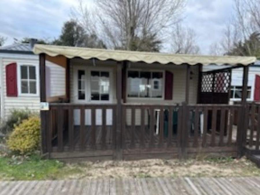 Camping Pas Cher vous présente avec son site Officiel campingpascher.fr, le Camping Domaine Du Collet classé 4 étoiles, situé sur la commune de Les Moutiers En Retz dans le département Loire-atlantique (Pays De La Loire) en France. Le camping Domaine Du Collet, vous présente un hébergement de type mobil-home pour 4 personnes. Le camping Domaine Du Collet vous propose du lundi 08 juin au lundi 15 juin 2026 pour 7 nuits à 420€. Cette location propose 74 dates différentes pour réserver votre séjour. Découvrez également les 14 autres gammes d'hébergements du camping. Les Avis clients pour le Camping Domaine Du Collet sont de 7 sur 10. Mer, Parc aquatique, Piscine couverte, Piscine extérieure, Animations familiales, Club enfants, Aire de jeux enfants, Baby-foot, Centre équestre, Court de tennis, Cyclisme, Ping-pong, Pétanque, Salle de fitness, Terrain de football, Terrain de volley-ball, Bar, Dépôt de pain, Plats à emporter, Supermarché, Épicerie,... En savoir plus : cliquez-ICI.
