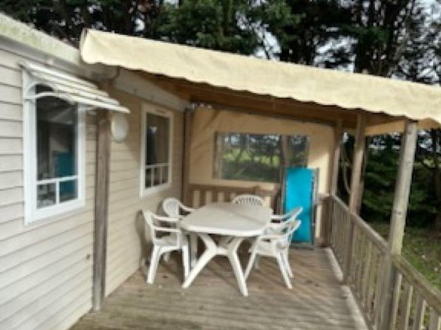 Camping Pas Cher vous présente avec son site Officiel campingpascher.fr, le Camping Domaine Du Collet classé 4 étoiles, situé sur la commune de Les Moutiers En Retz dans le département Loire-atlantique (Pays De La Loire) en France. Le camping Domaine Du Collet vous propose un hébergement de type mobil-home pour 6 personnes. L'établissement vous propose 14 autres types d'hébergements. Découvrez tous nos séjours à petits prix dans la commune et aux alentours de Les Moutiers En Retz du département : Loire-atlantique (Pays De La Loire). Les Avis clients pour le Camping Domaine Du Collet sont de 7 sur 10. Mer, Parc aquatique, Piscine couverte, Piscine extérieure, Animations familiales, Club enfants, Aire de jeux enfants, Baby-foot, Centre équestre, Court de tennis, Cyclisme, Ping-pong, Pétanque, Salle de fitness, Terrain de football, Terrain de volley-ball, Bar, Dépôt de pain, Plats à emporter, Supermarché, Épicerie,... En savoir plus : cliquez-ICI.