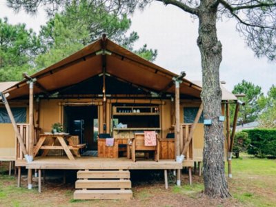 tente en toile et bois - Domaine Du Collet photo 4