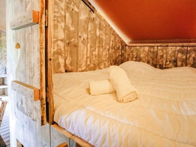 tente en toile et bois - Domaine Du Collet photo 7