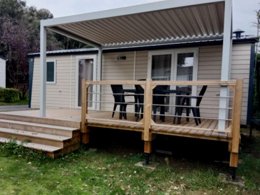 Camping Pas Cher vous présente avec son site Officiel campingpascher.fr, le Camping Domaine Du Collet classé 4 étoiles, situé sur la commune de Les Moutiers En Retz dans le département Loire-atlantique (Pays De La Loire) en France. Le camping Domaine Du Collet, vous présente un hébergement de type mobil-home pour 4 personnes. Le camping Domaine Du Collet vous propose du jeudi 25 juin au jeudi 02 juillet 2026, en promotion à -20% pour 7 nuits à 504 € au lieu de 630,0 € soit une Économie de 126 €. Cette location propose 132 dates différentes pour réserver votre séjour. Découvrez également les 14 autres gammes d'hébergements du camping. Les Avis clients pour le Camping Domaine Du Collet sont de 7 sur 10. Mer, Parc aquatique, Piscine couverte, Piscine extérieure, Animations familiales, Club enfants, Aire de jeux enfants, Baby-foot, Centre équestre, Court de tennis, Cyclisme, Ping-pong, Pétanque, Salle de fitness, Terrain de football, Terrain de volley-ball, Bar, Dépôt de pain, Plats à emporter, Supermarché, Épicerie,... En savoir plus : cliquez-ICI.