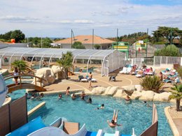 Camping Pas Cher vous présente avec son site Officiel campingpascher.fr, le Camping Mirabel La Renaudière classé 4 étoiles, situé sur la commune de La Plaine Sur Mer dans le département Loire-atlantique (Pays De La Loire) en France. Le camping Mirabel La Renaudière, vous présente un hébergement de type mobil-home de 27 m² et télévision. Le camping Mirabel La Renaudière vous propose du sam. 25 juillet au sam. 01 août 2026 pour 7 nuits à 1028€. Cette location propose 1 dates différentes pour réserver votre séjour. Découvrez également les 7 autres gammes d'hébergements du camping. Les Avis clients pour le Camping Mirabel La Renaudière sont excellents avec une note moyenne de 8 sur 10. Piscine couverte, Piscine extérieure, Animation enfants, Animations familiales, Club enfants, Aire de jeux enfants, Baby-foot, Centre équestre, Flipper, Ping-pong, Pétanque, Randonnée, Structure gonflable enfants, Terrain multisports, Bar, Dépôt de pain, Plats à emporter, Snack/Bar, Supermarché, Épicerie,... En savoir plus : cliquez-ICI.