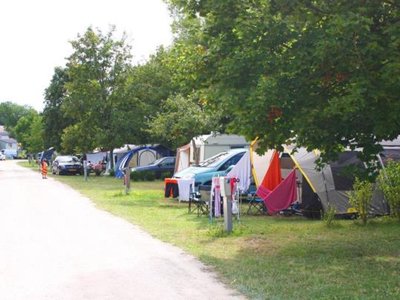 camping Les Coteaux Du Lac photo 27