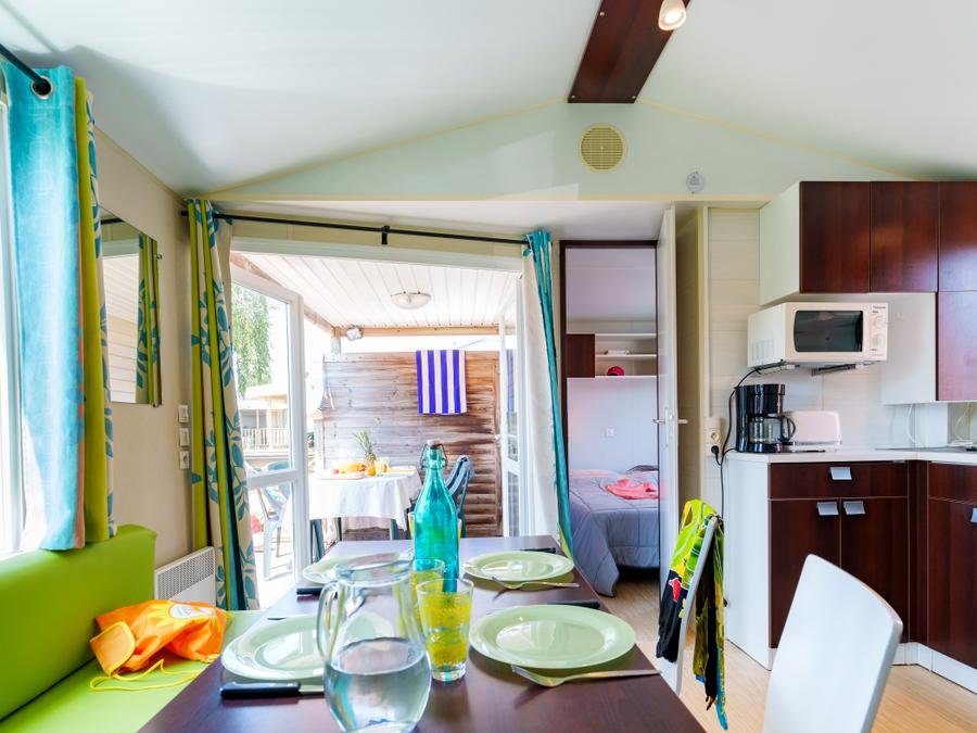 Camping Pas Cher vous présente avec son site Officiel campingpascher.fr, le Camping Du Vieux Château classé 3 étoiles, situé sur la commune de Saint Michel Chef Chef dans le département Loire-atlantique (Pays De La Loire) en France. Le camping Du Vieux Château vous propose un hébergement de type mobil-home de 24 m² pour 4 personnes (télévision). L'établissement vous propose 8 autres types d'hébergements. Découvrez tous nos séjours à petits prix dans la commune et aux alentours de Saint Michel Chef Chef du département : Loire-atlantique (Pays De La Loire). Les Avis clients pour le Camping Du Vieux Château sont excellents avec une note moyenne de 9 sur 10. Piscine couverte, Animations familiales, Aire de jeux enfants, Baby-foot, Centre équestre, Ping-pong, Pétanque, Brasserie, Créperie, Dépôt de pain, Pizzeria, Snack/Bar, Supermarché, Épicerie,... En savoir plus : cliquez-ICI.