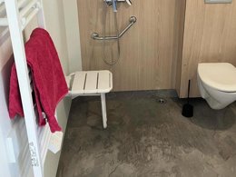 Camping Pas Cher vous présente avec son site Officiel campingpascher.fr, le Camping Du Vieux Château classé 3 étoiles, situé sur la commune de Saint Michel Chef Chef dans le département Loire-atlantique (Pays De La Loire) en France. Le camping Du Vieux Château, vous présente un hébergement de type mobil-home de 24 m² pour 4 personnes et télévision. Le camping Du Vieux Château vous propose du dimanche 27 septembre au dimanche 04 octobre 2026 pour 7 nuits à 312€. Cette location propose 106 dates différentes pour réserver votre séjour. Découvrez également les 8 autres gammes d'hébergements du camping. Les Avis clients pour le Camping Du Vieux Château sont excellents avec une note moyenne de 9 sur 10. Piscine couverte, Animations familiales, Aire de jeux enfants, Baby-foot, Centre équestre, Ping-pong, Pétanque, Brasserie, Créperie, Dépôt de pain, Pizzeria, Snack/Bar, Supermarché, Épicerie,... En savoir plus : cliquez-ICI.