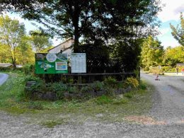 Camping Pas Cher vous présente avec son site Officiel campingpascher.fr, le Camping La Vallée Des Vignes classé 4 étoiles, situé sur la commune de Concourson Sur Layon dans le département Maine-et-loire (Pays De La Loire) en France. Le camping La Vallée Des Vignes, vous présente un hébergement de type mobil-home de 29 m² pour 7 personnes et télévision. Le camping La Vallée Des Vignes vous propose du sam. 04 juillet au sam. 11 juillet 2026, en promotion à -5% pour 7 nuits à 438,90 € au lieu de 462,0 € soit une Économie de 23,10 €. Cette location propose 125 dates différentes pour réserver votre séjour. Découvrez également les 7 autres gammes d'hébergements du camping. Les Avis clients pour le Camping La Vallée Des Vignes sont excellents avec une note moyenne de 8 sur 10. Piscine chauffée, Piscine extérieure, Animation ados, Animation enfants, Animations familiales, Aire de jeux enfants, Baby-foot, Ping-pong, Piscine, Pétanque, Structure gonflable enfants, Terrain de badminton, Terrain de basketball, Terrain de football, Terrain de volley-ball, Trampoline, Bar, Dépôt de pain, Food truck, Restaurant, Supermarché, Épicerie,... En savoir plus : cliquez-ICI.