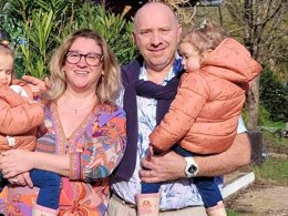 Camping Pas Cher vous présente avec son site Officiel campingpascher.fr, le Camping La Vallée Des Vignes classé 4 étoiles, situé sur la commune de Concourson Sur Layon dans le département Maine-et-loire (Pays De La Loire) en France. Le camping La Vallée Des Vignes vous propose un hébergement de type tente de 28 m² pour 4 personnes. L'établissement vous propose 8 autres types d'hébergements. Découvrez tous nos séjours à petits prix dans la commune et aux alentours de Concourson Sur Layon du département : Maine-et-loire (Pays De La Loire). Les Avis clients pour le Camping La Vallée Des Vignes sont excellents avec une note moyenne de 9 sur 10. Piscine chauffée, Piscine extérieure, Animation ados, Animation enfants, Animations familiales, Aire de jeux enfants, Baby-foot, Ping-pong, Piscine, Pétanque, Structure gonflable enfants, Terrain de badminton, Terrain de basketball, Terrain de football, Terrain de volley-ball, Trampoline, Bar, Dépôt de pain, Food truck, Restaurant, Supermarché, Épicerie,... En savoir plus : cliquez-ICI.