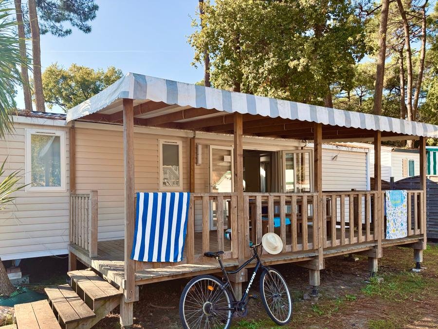 Camping Pas Cher vous présente avec son site Officiel campingpascher.fr, le Camping Paradis - Les Rochelets classé 4 étoiles, situé sur la commune de Saint Brevin Les Pins dans le département Loire-atlantique (Pays De La Loire) en France. Le camping Paradis - Les Rochelets vous propose un hébergement de type mobil-home de 40 m² avec climatisation (télévision). L'établissement vous propose 7 autres types d'hébergements. Découvrez tous nos séjours à petits prix dans la commune et aux alentours de Saint Brevin Les Pins du département : Loire-atlantique (Pays De La Loire). Les Avis clients pour le Camping Paradis - Les Rochelets sont excellents avec une note moyenne de 8 sur 10. MerÉtang, Piscine couverte, Piscine extérieure, Animations familiales, Club enfants, Aire de jeux enfants, Canoë-kayak, Centre équestre, Ping-pong, Pétanque, Randonnée, Terrain multisports, Voile, Dépôt de pain, Snack/Bar, Épicerie,... En savoir plus : cliquez-ICI.