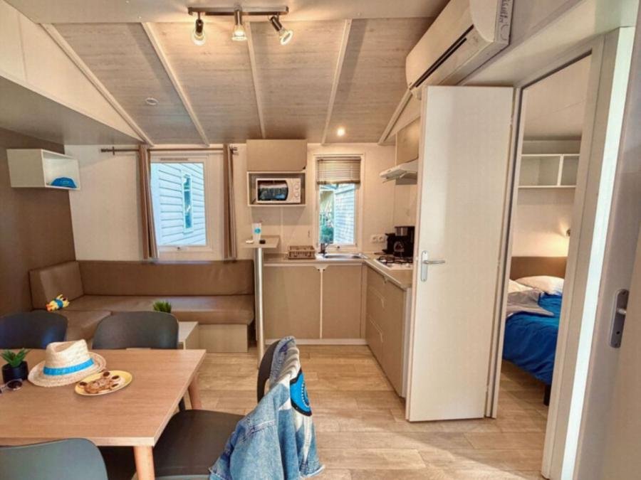 Camping Pas Cher vous présente avec son site Officiel campingpascher.fr, le Camping Paradis - Les Rochelets classé 4 étoiles, situé sur la commune de Saint Brevin Les Pins dans le département Loire-atlantique (Pays De La Loire) en France. Le camping Paradis - Les Rochelets vous propose un hébergement de type mobil-home. L'établissement vous propose 9 autres types d'hébergements. Découvrez tous nos séjours à petits prix dans la commune et aux alentours de Saint Brevin Les Pins du département : Loire-atlantique (Pays De La Loire). Les Avis clients pour le Camping Paradis - Les Rochelets sont excellents avec une note moyenne de 8 sur 10. MerÉtang, Piscine couverte, Piscine extérieure, Animations familiales, Club enfants, Aire de jeux enfants, Canoë-kayak, Centre équestre, Ping-pong, Pétanque, Randonnée, Terrain multisports, Voile, Dépôt de pain, Snack/Bar, Épicerie,... En savoir plus : cliquez-ICI.