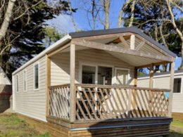 Camping Pas Cher vous présente avec son site Officiel campingpascher.fr, le Camping Paradis - Les Rochelets classé 4 étoiles, situé sur la commune de Saint Brevin Les Pins dans le département Loire-atlantique (Pays De La Loire) en France. Le camping Paradis - Les Rochelets, vous présente un hébergement de type mobil-home de 28 m² et télévision. Le camping Paradis - Les Rochelets vous propose du sam. 18 avril au sam. 25 avril 2026, en promotion à -10% pour 7 nuits à 229 € au lieu de 257,0 € soit une Économie de 28 €. Cette location propose 25 dates différentes pour réserver votre séjour. Découvrez également les 8 autres gammes d'hébergements du camping. Les Avis clients pour le Camping Paradis - Les Rochelets sont excellents avec une note moyenne de 8 sur 10. MerÉtang, Piscine couverte, Piscine extérieure, Animations familiales, Club enfants, Aire de jeux enfants, Canoë-kayak, Centre équestre, Ping-pong, Pétanque, Randonnée, Terrain multisports, Voile, Dépôt de pain, Snack/Bar, Épicerie,... En savoir plus : cliquez-ICI.