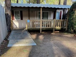 Camping Pas Cher vous présente avec son site Officiel campingpascher.fr, le Camping Paradis - Les Rochelets classé 4 étoiles, situé sur la commune de Saint Brevin Les Pins dans le département Loire-atlantique (Pays De La Loire) en France. Le camping Paradis - Les Rochelets, vous présente un hébergement de type mobil-home de 32 m². Le camping Paradis - Les Rochelets vous propose du sam. 18 avril au sam. 25 avril 2026, en promotion à -10% pour 7 nuits à 229 € au lieu de 257,0 € soit une Économie de 28 €. Cette location propose 25 dates différentes pour réserver votre séjour. Découvrez également les 8 autres gammes d'hébergements du camping. Les Avis clients pour le Camping Paradis - Les Rochelets sont excellents avec une note moyenne de 8 sur 10. MerÉtang, Piscine couverte, Piscine extérieure, Animations familiales, Club enfants, Aire de jeux enfants, Canoë-kayak, Centre équestre, Ping-pong, Pétanque, Randonnée, Terrain multisports, Voile, Dépôt de pain, Snack/Bar, Épicerie,... En savoir plus : cliquez-ICI.