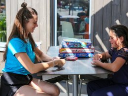 Camping Pas Cher vous présente avec son site Officiel campingpascher.fr, le Camping Paradis - Les Rochelets classé 4 étoiles, situé sur la commune de Saint Brevin Les Pins dans le département Loire-atlantique (Pays De La Loire) en France. Le camping Paradis - Les Rochelets vous propose un hébergement de type mobil-home de 40 m² pour 2 personnes (télévision). L'établissement vous propose 8 autres types d'hébergements. Découvrez tous nos séjours à petits prix dans la commune et aux alentours de Saint Brevin Les Pins du département : Loire-atlantique (Pays De La Loire). Les Avis clients pour le Camping Paradis - Les Rochelets sont excellents avec une note moyenne de 8 sur 10. MerÉtang, Piscine couverte, Piscine extérieure, Animations familiales, Club enfants, Aire de jeux enfants, Canoë-kayak, Centre équestre, Ping-pong, Pétanque, Randonnée, Terrain multisports, Voile, Dépôt de pain, Snack/Bar, Épicerie,... En savoir plus : cliquez-ICI.