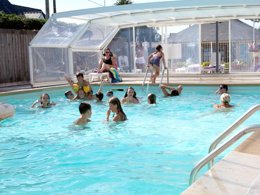 Camping Pas Cher vous présente avec son site Officiel campingpascher.fr, le Camping Du Bugeau classé 3 étoiles, situé sur la commune de Pornichet dans le département Loire-atlantique (Pays De La Loire) en France. Le camping Du Bugeau, vous présente un hébergement de type tente en toile et bois. Le camping Du Bugeau vous propose du dimanche 13 septembre au dimanche 20 septembre 2026 pour 7 nuits à 192.5€. Cette location propose 42 dates différentes pour réserver votre séjour. Découvrez également les 6 autres gammes d'hébergements du camping. Les Avis clients pour le Camping Du Bugeau sont excellents avec une note moyenne de 9 sur 10. Piscine chauffée, Piscine couverte, Animations familiales, Club enfants, Aire de jeux enfants, Baby-foot, Piscine, Dépôt de pain, Snack/Bar,... En savoir plus : cliquez-ICI.