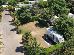 Camping Pas Cher vous présente avec son site Officiel campingpascher.fr, le Camping Du Bugeau classé 3 étoiles, situé sur la commune de Pornichet dans le département Loire-atlantique (Pays De La Loire) en France. Le camping Du Bugeau, vous présente un hébergement de type mobil-home de 32 m² et télévision. Le camping Du Bugeau vous propose du lundi 25 mai au lundi 01 juin 2026 pour 7 nuits à 440€. Cette location propose 67 dates différentes pour réserver votre séjour. Découvrez également les 4 autres gammes d'hébergements du camping. Les Avis clients pour le Camping Du Bugeau sont excellents avec une note moyenne de 9 sur 10. Piscine chauffée, Piscine couverte, Animations familiales, Club enfants, Aire de jeux enfants, Baby-foot, Piscine, Dépôt de pain, Snack/Bar,... En savoir plus : cliquez-ICI.