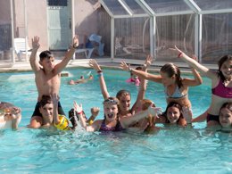 Camping Pas Cher vous présente avec son site Officiel campingpascher.fr, le Camping Du Bugeau classé 3 étoiles, situé sur la commune de Pornichet dans le département Loire-atlantique (Pays De La Loire) en France. Le camping Du Bugeau, vous présente un hébergement de type mobil-home de 32 m² et télévision. Le camping Du Bugeau vous propose du dimanche 19 avril au dimanche 26 avril 2026 pour 7 nuits à 526.9€. Cette location propose 21 dates différentes pour réserver votre séjour. Découvrez également les 4 autres gammes d'hébergements du camping. Les Avis clients pour le Camping Du Bugeau sont excellents avec une note moyenne de 9 sur 10. Piscine chauffée, Piscine couverte, Animations familiales, Club enfants, Aire de jeux enfants, Baby-foot, Piscine, Dépôt de pain, Snack/Bar,... En savoir plus : cliquez-ICI.