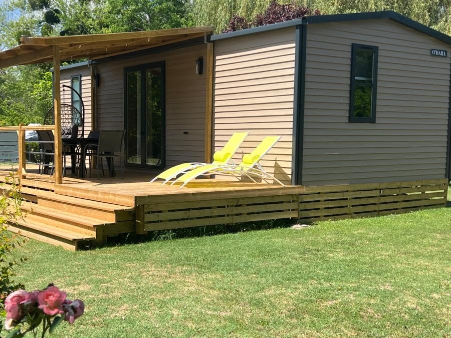 Camping Pas Cher vous présente avec son site Officiel campingpascher.fr, le Camping Vallée De L'Indre classé 3 étoiles, situé sur la commune de Montbazon dans le département Indre-et-loire (Centre Val De Loire) en France. Le camping Vallée De L'Indre vous propose un hébergement de type mobil-home de 33 m² pour 7 personnes avec climatisation (télévision). Cet hébergement propose plus de 21 dates différentes pour réserver ! Pour dévouvrir la période la moins chère, consultez la rubrique 'Tarifs' et sélectionnez votre mois de départ. L'établissement vous propose 14 autres types d'hébergements. Découvrez tous nos séjours à petits prix dans la commune et aux alentours de Montbazon du département : Indre-et-loire (Centre Val De Loire). Les Avis clients pour le Camping Vallée De L'Indre sont excellents avec une note moyenne de 8 sur 10. Rivière, Piscine chauffée, Piscine extérieure, Animations familiales, Aire de jeux enfants, Canoë-kayak, Court de tennis, Cyclisme, Parcours sportif, Ping-pong, Pétanque, Randonnée, Skatepark, Structure gonflable enfants, Terrain de badminton, Terrain de football, Terrain de volley-ball, Terrain multisports, Trampoline, Boulangerie, Bureau de tabac, Dépôt de pain, Pizzeria, Restaurant, Station-service, Supermarché, Épicerie,... En savoir plus : cliquez-ICI.