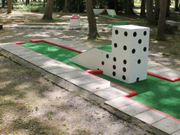 Camping Pas Cher vous présente avec son site Officiel campingpascher.fr, le Camping Vallée De L'Indre classé 3 étoiles, situé sur la commune de Montbazon dans le département Indre-et-loire (Centre Val De Loire) en France. Le camping Vallée De L'Indre, vous présente un hébergement de type mobil-home de 33 m² pour 7 personnes avec climatisation et télévision. Le camping Vallée De L'Indre vous propose du sam. 18 avril au sam. 25 avril 2026 pour 7 nuits à 360€. Cette location propose 105 dates différentes pour réserver votre séjour. Découvrez également les 14 autres gammes d'hébergements du camping. Les Avis clients pour le Camping Vallée De L'Indre sont excellents avec une note moyenne de 8 sur 10. Rivière, Piscine chauffée, Piscine extérieure, Animations familiales, Aire de jeux enfants, Canoë-kayak, Court de tennis, Cyclisme, Parcours sportif, Ping-pong, Pétanque, Randonnée, Skatepark, Structure gonflable enfants, Terrain de badminton, Terrain de football, Terrain de volley-ball, Terrain multisports, Trampoline, Boulangerie, Bureau de tabac, Dépôt de pain, Pizzeria, Restaurant, Station-service, Supermarché, Épicerie,... En savoir plus : cliquez-ICI.