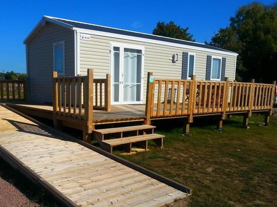 Camping Pas Cher vous présente avec son site Officiel campingpascher.fr, le Camping Flower Loire Et Châteaux classé 4 étoiles, situé sur la commune de Brehemont dans le département Indre-et-loire (Centre Val De Loire) en France. Le camping Flower Loire Et Châteaux, vous présente un hébergement de type mobil-home de 32 m². Le camping Flower Loire Et Châteaux vous propose du sam. 29 août au sam. 05 septembre 2026 pour 7 nuits à 455€. Cette location propose 1 dates différentes pour réserver votre séjour. Découvrez également les 11 autres gammes d'hébergements du camping. Les Avis clients pour le Camping Flower Loire Et Châteaux sont excellents avec une note moyenne de 8 sur 10. Piscine chauffée, Piscine couverte, Animations familiales, Aire de jeux enfants, Ping-pong, Pétanque, Structure gonflable enfants, Bar, Dépôt de pain, Plats à emporter, Restaurant, Snack/Bar,... En savoir plus : cliquez-ICI.