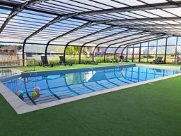 Camping Pas Cher vous présente avec son site Officiel campingpascher.fr, le Camping Flower Loire Et Châteaux classé 4 étoiles, situé sur la commune de Brehemont dans le département Indre-et-loire (Centre-val De Loire) en France. Le camping Flower Loire Et Châteaux vous propose un hébergement de type mobil-home de 32 m². L'établissement vous propose 11 autres types d'hébergements. Découvrez tous nos séjours à petits prix dans la commune et aux alentours de Brehemont du département : Indre-et-loire (Centre-val De Loire). Les Avis clients pour le Camping Flower Loire Et Châteaux sont excellents avec une note moyenne de 8 sur 10. Piscine chauffée, Piscine couverte, Animations familiales, Aire de jeux enfants, Ping-pong, Pétanque, Structure gonflable enfants, Bar, Dépôt de pain, Plats à emporter, Restaurant, Snack/Bar,... En savoir plus : cliquez-ICI.