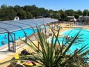 Camping Pas Cher vous présente avec son site Officiel campingpascher.fr, le Camping Les Chalands Fleuris classé 4 étoiles, situé sur la commune de Saint André Des Eaux dans le département Loire-atlantique (Pays De La Loire) en France. Le camping Les Chalands Fleuris vous propose un hébergement de type chalet de 28 m² pour 1 personne (télévision). L'établissement vous propose 5 autres types d'hébergements. Découvrez tous nos séjours à petits prix dans la commune et aux alentours de Saint André Des Eaux du département : Loire-atlantique (Pays De La Loire). Les Avis clients pour le Camping Les Chalands Fleuris sont excellents avec une note moyenne de 9 sur 10. Piscine couverte, Piscine extérieure, Animations familiales, Aire de jeux enfants, Court de tennis, Ping-pong, Pétanque, Structure gonflable enfants, Terrain multisports, Bar, Dépôt de pain, Food truck, Pizzeria, Snack/Bar,... En savoir plus : cliquez-ICI.