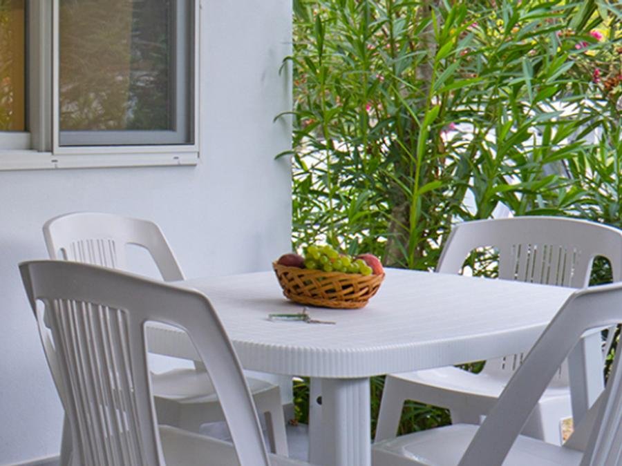 Camping Pas Cher vous présente avec son site Officiel campingpascher.fr, le Camping Villaggio Capo Vieste classé 3 étoiles, situé sur la commune de Vieste dans le département Foggia (Pouilles) en Italie. Le camping Villaggio Capo Vieste, vous présente un hébergement de type mobil-home de 28 m² pour 4 personnes avec climatisation et télévision. Le camping Villaggio Capo Vieste vous propose du jeudi 27 août au jeudi 03 septembre 2026, en promotion à -10% pour 7 nuits à 775,80 € au lieu de 862,0 € soit une Économie de 86,20 €. Cette location propose 17 dates différentes pour réserver votre séjour. Découvrez également les 3 autres gammes d'hébergements du camping. Mer, Piscine extérieure, Animations familiales, Club enfants, Canoë-kayak, Court de tennis, Cyclisme, Ping-pong, Piscine, Planche à voile, Randonnée, Terrain de beach-volley, Terrain de football, kiteSurf, Bar, Pizzeria,... En savoir plus : cliquez-ICI.