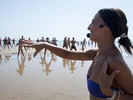 Camping Pas Cher vous présente avec son site Officiel campingpascher.fr, le Camping Villaggio Capo Vieste classé 3 étoiles, situé sur la commune de Vieste dans le département Foggia (Pouilles) en Italie. Le camping Villaggio Capo Vieste vous propose un hébergement de type mobil-home de 28 m² pour 4 personnes avec climatisation. L'établissement vous propose 3 autres types d'hébergements. Découvrez tous nos séjours à petits prix dans la commune et aux alentours de Vieste du département : Foggia (Pouilles). Mer, Piscine extérieure, Animations familiales, Club enfants, Canoë-kayak, Court de tennis, Cyclisme, Ping-pong, Piscine, Planche à voile, Randonnée, Terrain de beach-volley, Terrain de football, kiteSurf, Bar, Pizzeria,... En savoir plus : cliquez-ICI.