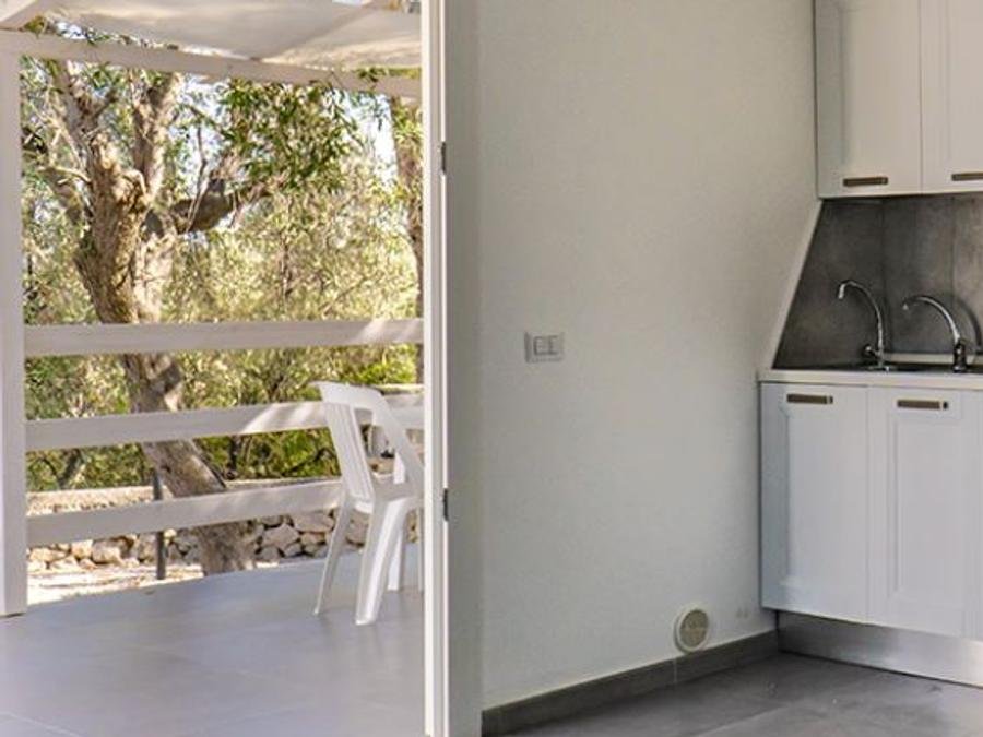 Camping Pas Cher vous présente avec son site Officiel campingpascher.fr, le Camping Villaggio Spiaggia Lunga, situé sur la commune de Vieste dans le département Foggia (Pouilles) en Italie. Le camping Villaggio Spiaggia Lunga, vous présente un hébergement de type bungalow de 40 m² avec climatisation et télévision. Le camping Villaggio Spiaggia Lunga vous propose du dimanche 21 juin au dimanche 28 juin 2026, en promotion à -9% pour 7 nuits à 756,70 € au lieu de 833,0 € soit une Économie de 76,30 €. Cette location propose 10 dates différentes pour réserver votre séjour. Découvrez également les 8 autres gammes d'hébergements du camping. Mer, Piscine extérieure, Animations familiales, Club ados, Club enfants, Aire de jeux enfants, Canoë-kayak, Court de tennis, Paddle, Planche à voile, Pédalo, Pétanque, Randonnée, Surf, Terrain de beach-volley, kiteSurf, Bar, Pizzeria, Supermarché,... En savoir plus : cliquez-ICI.