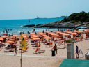 Camping Pas Cher vous présente avec son site Officiel campingpascher.fr, le Camping Villaggio Punta Lunga classé 3 étoiles, situé sur la commune de Vieste dans le département Foggia (Pouilles) en Italie. Le camping Villaggio Punta Lunga, vous présente un hébergement de type maison de 40 m² avec climatisation et télévision. Le camping Villaggio Punta Lunga vous propose du sam. 12 septembre au sam. 19 septembre 2026, en promotion à -10% pour 7 nuits à 522,90 € au lieu de 581,0 € soit une Économie de 58,10 €. Cette location propose 16 dates différentes pour réserver votre séjour. Découvrez également les 3 autres gammes d'hébergements du camping. Club enfants, Aire de jeux enfants, Canoë-kayak, Bar, Boulangerie, Station-service, Épicerie,... En savoir plus : cliquez-ICI.
