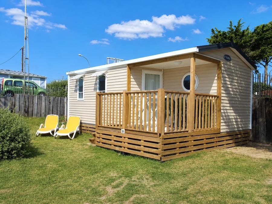 Camping Pas Cher vous présente avec son site Officiel campingpascher.fr, le Camping La Falaise classé 4 étoiles, situé sur la commune de La Turballe dans le département Loire-atlantique (Pays De La Loire) en France. Le camping La Falaise vous propose un hébergement de type mobil-home de 28 m² pour 3 personnes (télévision). L'établissement vous propose 2 autres types d'hébergements. Découvrez tous nos séjours à petits prix dans la commune et aux alentours de La Turballe du département : Loire-atlantique (Pays De La Loire). Mer, Piscine chauffée, Piscine couverte, Aire de jeux enfants, Bar, Dépôt de pain, Snack/Bar,... En savoir plus : cliquez-ICI.