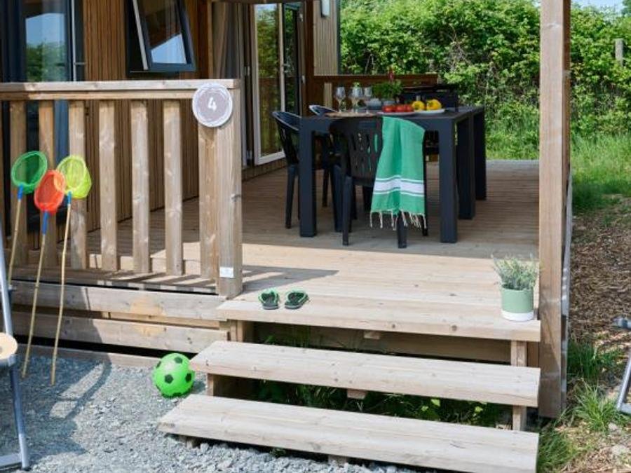 Camping Pas Cher vous présente avec son site Officiel campingpascher.fr, le Camping La Mignardiere classé 4 étoiles, situé sur la commune de Ballan Mire dans le département Indre-et-loire (Centre Val De Loire) en France. Le camping La Mignardiere, vous présente un hébergement de type studio de 33 m² avec climatisation et télévision. Le camping La Mignardiere vous propose du dimanche 30 août au dimanche 06 septembre 2026 pour 7 nuits à 502€. Cette location propose 10 dates différentes pour réserver votre séjour. Découvrez également les 9 autres gammes d'hébergements du camping. Les Avis clients pour le Camping La Mignardiere sont excellents avec une note moyenne de 8 sur 10. Piscine couverte, Piscine extérieure, Animations familiales, Aire de jeux enfants, Canoë-kayak, Centre équestre, Court de tennis, Cyclisme, Golf, Ping-pong, Pétanque, Randonnée, Structure gonflable enfants, Terrain de football, Terrain de volley-ball, Bar, Dépôt de pain, Plats à emporter, Snack/Bar,... En savoir plus : cliquez-ICI.