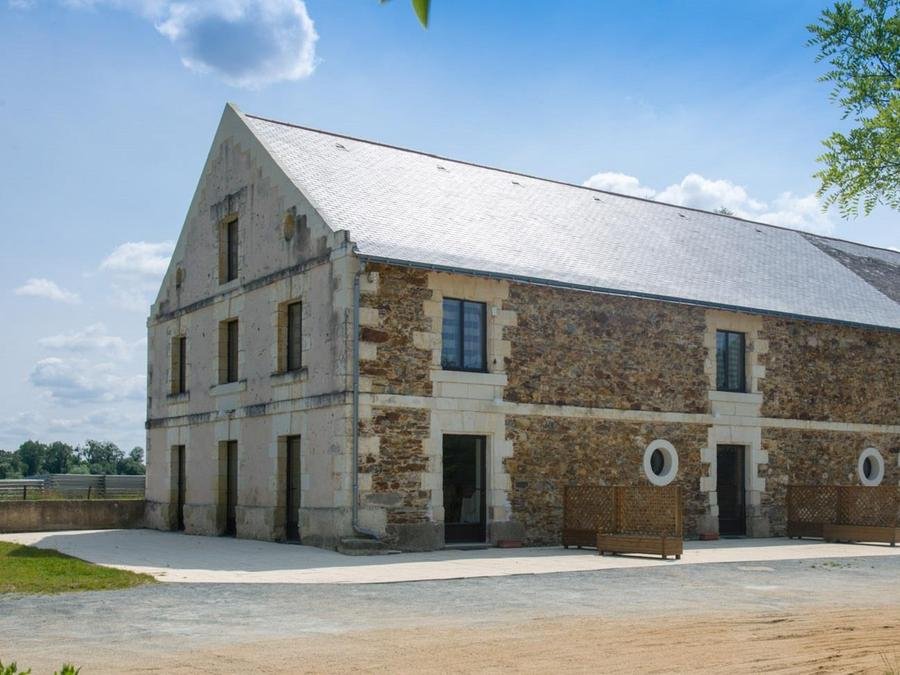 Camping Pas Cher vous présente avec son site Officiel campingpascher.fr, le Camping Sites Et Paysages - L'Etang De Brissac classé 4 étoiles, situé sur la commune de Brissac Quince dans le département Maine-et-loire (Pays De La Loire) en France. Le camping Sites Et Paysages - L'Etang De Brissac, vous présente un hébergement de type maison de campagne de 150 m² pour 1 personne et télévision. Le camping Sites Et Paysages - L'Etang De Brissac vous propose du vendredi 24 juillet au vendredi 31 juillet 2026, en promotion à -10% pour 7 nuits à 1350 € au lieu de 1500,0 € soit une Économie de 150 €. Cette location propose 10 dates différentes pour réserver votre séjour. Découvrez également les 15 autres gammes d'hébergements du camping. Les Avis clients pour le Camping Sites Et Paysages - L'Etang De Brissac sont de 7 sur 10. Étang, Piscine couverte, Piscine extérieure, Animation enfants, Animations familiales, Club enfants, Aire de jeux enfants, Baby-foot, Canoë-kayak, Centre équestre, Flipper, Golf, Ping-pong, Piscine, Pétanque, Terrain de football, Terrain de volley-ball, Trampoline, Dépôt de pain, Restaurant, Supermarché, Épicerie,... En savoir plus : cliquez-ICI.