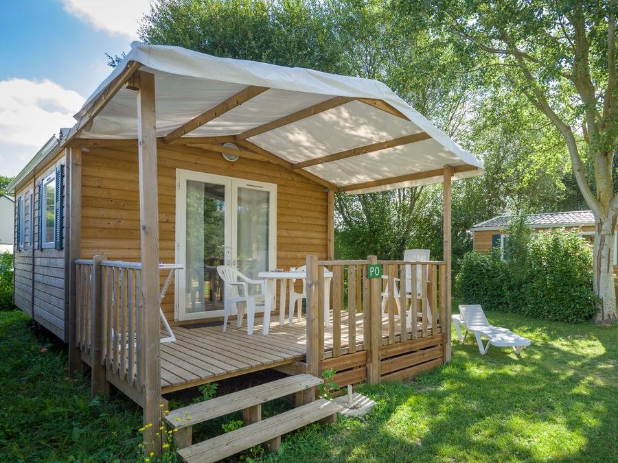 Camping Pas Cher vous présente avec son site Officiel campingpascher.fr, le Camping Sites Et Paysages - L'Etang De Brissac classé 4 étoiles, situé sur la commune de Brissac Quince dans le département Maine-et-loire (Pays De La Loire) en France. Le camping Sites Et Paysages - L'Etang De Brissac, vous présente un hébergement de type mobil-home de 20 m² pour 2 personnes et télévision. Le camping Sites Et Paysages - L'Etang De Brissac vous propose du dimanche 12 juillet au dimanche 19 juillet 2026, en promotion à -10% pour 7 nuits à 527,40 € au lieu de 586,0 € soit une Économie de 58,60 €. Cette location propose 25 dates différentes pour réserver votre séjour. Découvrez également les 15 autres gammes d'hébergements du camping. Les Avis clients pour le Camping Sites Et Paysages - L'Etang De Brissac sont de 7 sur 10. Étang, Piscine couverte, Piscine extérieure, Animation enfants, Animations familiales, Club enfants, Aire de jeux enfants, Baby-foot, Canoë-kayak, Centre équestre, Flipper, Golf, Ping-pong, Piscine, Pétanque, Terrain de football, Terrain de volley-ball, Trampoline, Dépôt de pain, Restaurant, Supermarché, Épicerie,... En savoir plus : cliquez-ICI.